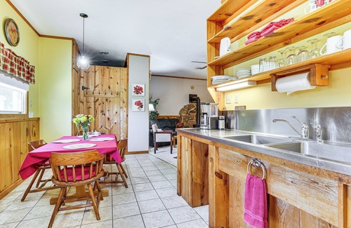 Dakota Cottage | Scenic La Crescent Cottage: Pet-Friendly Retreat with View