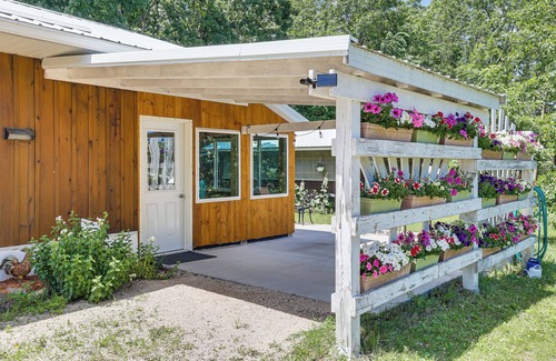 Dakota Cottage | Scenic La Crescent Cottage: Pet-Friendly Retreat with View