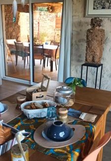 Le Bas-Segala Bed & Breakfast | Discover La Croisée des Arts: Oceanfront Paradise Awaits