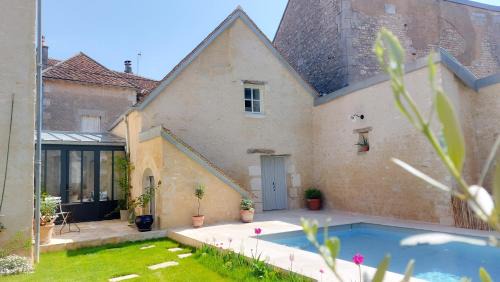 Coulanges-la-Vineuse House | Exceptional Oceanfront Experience at La Croix au Maitre