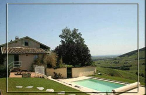Quincie-en-Beaujolais Bed & Breakfast | Oceanfront Retreat at La Croix de Saburin with Pool Access
