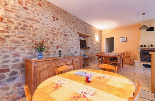 Viazac House | 9km from Figeac: Family Gîte with Pool & Lake View