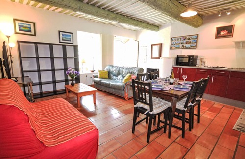 Robion House | Relax at La Croix du Puits with Pool & Spa Amenities