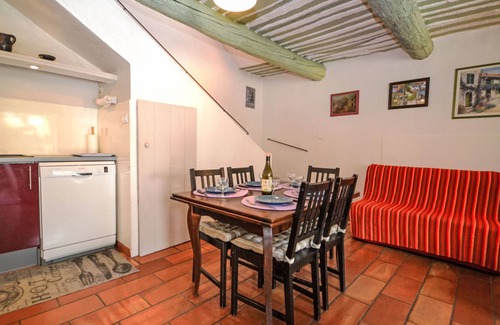 Robion House | Relax at La Croix du Puits with Pool & Spa Amenities