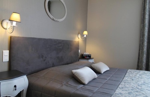 Le Tour-du-Parc Hotel | Experience Comfort at La Croix du Sud with Pool & Dining