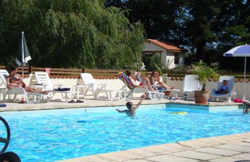 Pressignac House | Oceanfront Bliss at La Croix Gîtes with Pool & Family Fun
