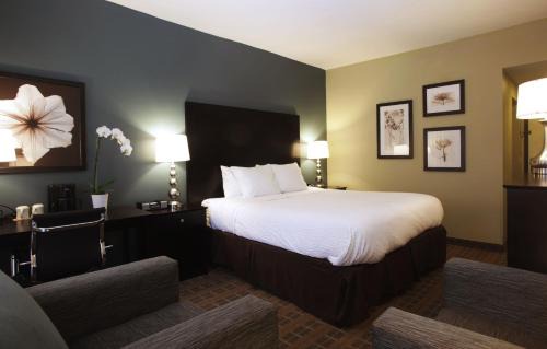San Luis Obispo Hotel | Discover Comfort at La Cuesta Inn with Pool and Hot Tub