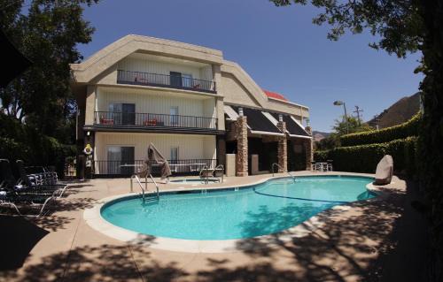 San Luis Obispo Hotel | Discover Comfort at La Cuesta Inn with Pool and Hot Tub