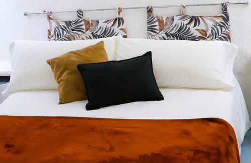 Alcala del Jucar House | Getaway to La Cueva Blanca with Breakfast & Kitchen Access