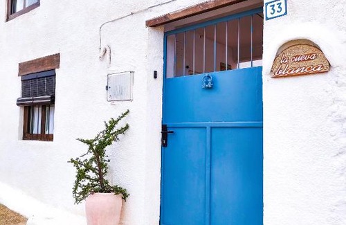 Alcala del Jucar House | Getaway to La Cueva Blanca with Breakfast & Kitchen Access