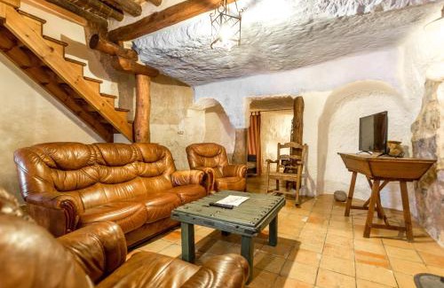 Alcala del Jucar House | Experience La Cueva Colosal: Pet & Child Friendly Retreat