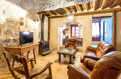 Alcala del Jucar House | Experience La Cueva Colosal: Pet & Child Friendly Retreat