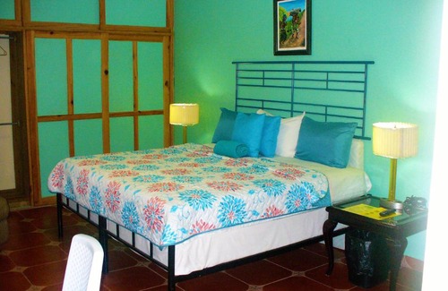 Valle de Angeles Villa | Discover La Cumbre del Pinar: Poolside Retreat Awaits