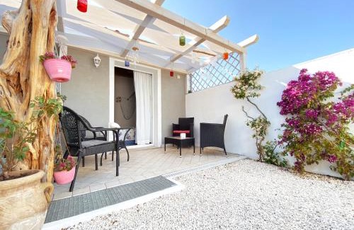 Enas Apartment | Romantic Oceanfront Getaway at La Cuppulata 2