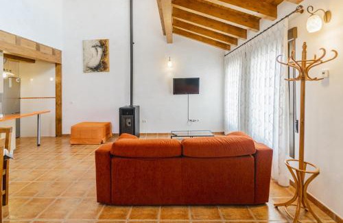 Espeja de San Marcelino House | Inviting Rural Iglesia 1: Family-Friendly Retreat Awaits