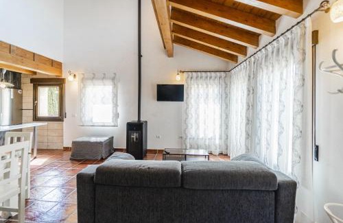Espeja de San Marcelino House | Family-Friendly Getaway at Rural Iglesia 3 Hotel