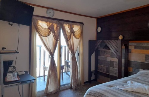 Corozal Hotel | Discover La Delphina B&B Bar and Grill Hotel: Family-Friendly Retreat