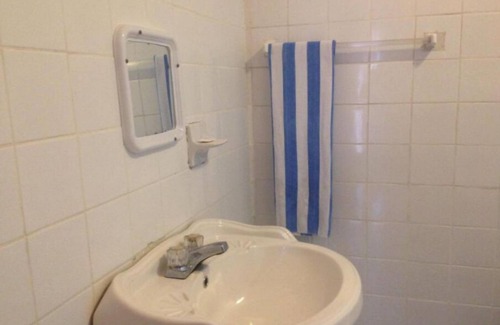 Corozal Hotel | La Delphina Bed and Breakfast Bar and Grill King Room