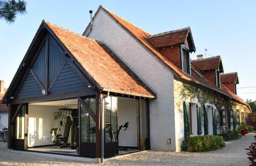 Cheverny Bed & Breakfast | Experience Oceanfront Bliss at La Demalerie Hotel