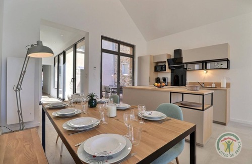 Combourg House | Serene Escape at La Demeure du Lac Tranquille