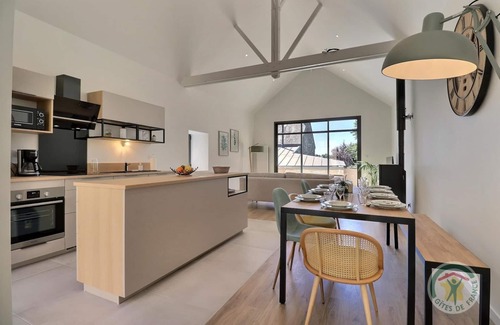 Combourg House | Serene Escape at La Demeure du Lac Tranquille