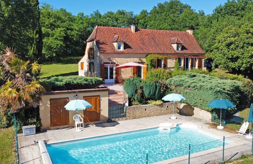 Saint-Chamassy House | Relax at La Demeure Fleurie: Pool, Spa & Family Friendly