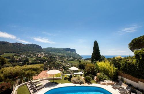 Cassis Bed & Breakfast | Discover La Demeure Insoupçonnée: Oceanfront Bliss Awaits