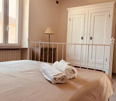 Villafranca dʼAsti Villa | Pet-Friendly La depandance de La Castella with Ocean Views