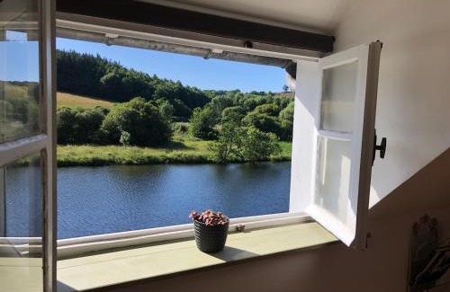 Port-Launay Bed & Breakfast | Unforgettable Stay at La Dernière Étape with Breakfast Included