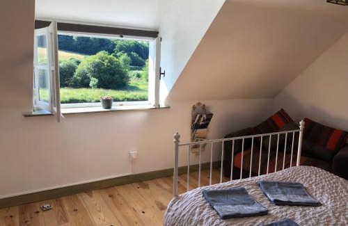 Port-Launay Bed & Breakfast | Unforgettable Stay at La Dernière Étape with Breakfast Included