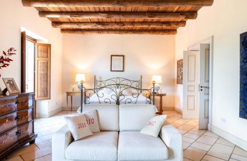 Rovittello Bed & Breakfast | Experience Elegance at La Dimora del Castelluccio Hotel