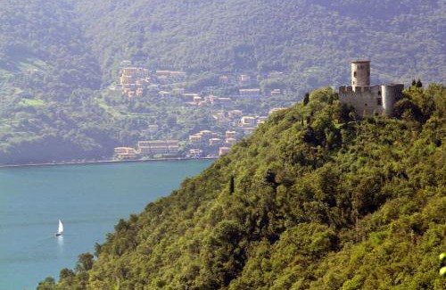 Peschiera Maraglio Apartment | Family-Friendly Retreat at La Dimora dei Pescatori
