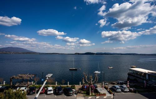 Belgirate Apartment | Family-Friendly Retreat at La Dimora del Glicine