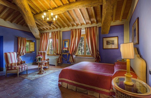 Badia Cantignano House | Experience Comfort at La Dimora dell'Inventore B&B
