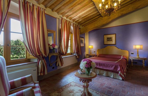Badia Cantignano House | Experience Comfort at La Dimora dell'Inventore B&B