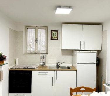 Bitetto House | Discover La Dimora Segreta: Pet-Friendly Retreat with Hot Tub