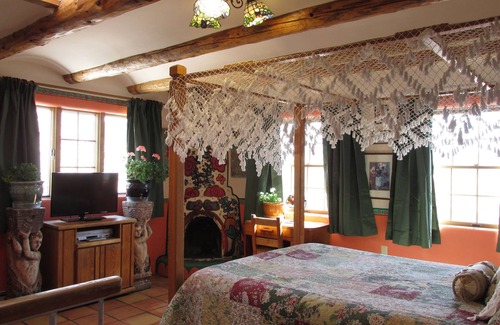 Taos Bed & Breakfast | Guest Rated 9.6: Stay at La Doña Luz Inn with Breakfast