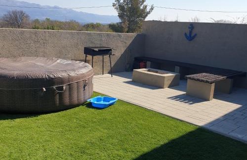 Podgradina Apartment | Ideal Getaway: La Dolce Vita Apartment with Hot Tub
