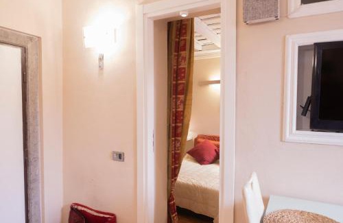 Rome City Centre Apartment | La Dolce Vita Pantheon Suite