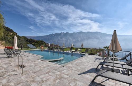 Tignale Apartment | Elegant La Dolce Vita Relais - Hotel Gallo with Spa & Ocean View