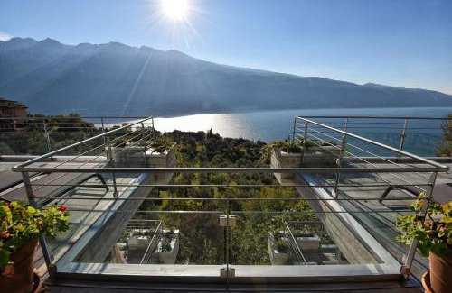 Tignale Apartment | Elegant La Dolce Vita Relais - Hotel Gallo with Spa & Ocean View