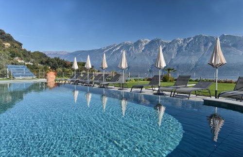 Tignale Apartment | Elegant La Dolce Vita Relais - Hotel Gallo with Spa & Ocean View