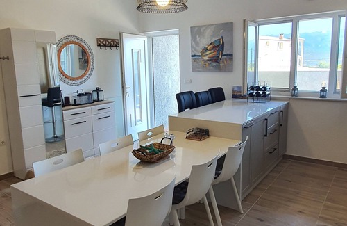 Podgradina Apartment | Pet-Friendly La Dolve Vita Apartment for Your Family Getaway