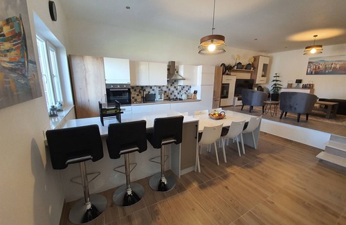 Podgradina Apartment | Pet-Friendly La Dolve Vita Apartment for Your Family Getaway
