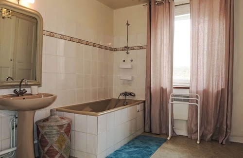Treguier House | Experience Oceanfront Comfort at La douce Trégoroise