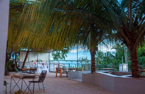 Mario Villanueva Madrid House | Discover Comfort at La Embajada Bacalar with Breakfast