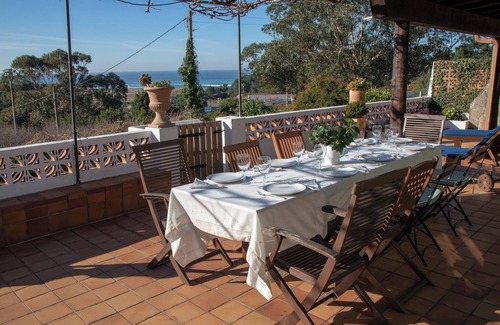 Ferrol House | Seaside Retreat: Pet-Friendly Stay with Spa & Hot Tub