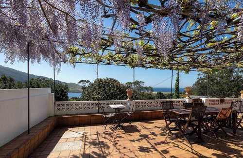 Ferrol House | Seaside Retreat: Pet-Friendly Stay with Spa & Hot Tub