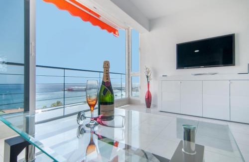 Los Cristianos Apartment | Comfortable LA ESTRELLA 1A020 with Oceanfront Pool Access