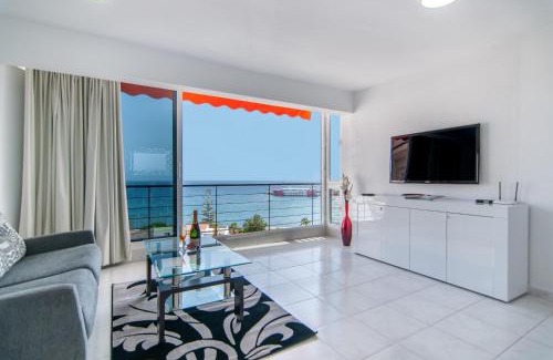 Los Cristianos Apartment | Comfortable LA ESTRELLA 1A020 with Oceanfront Pool Access
